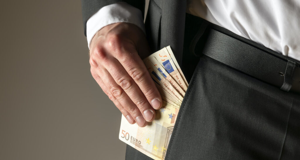 Lotta al riciclaggio: pubblicato il D.lgs. n.195/2021 in attuazione della Direttiva U.E. 2018/1673